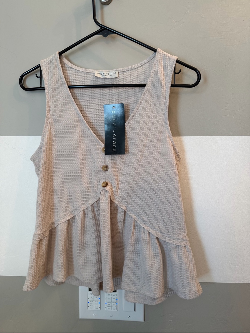 Paper Crane NWT Cream Textured Sleeveless Peplum Top medium